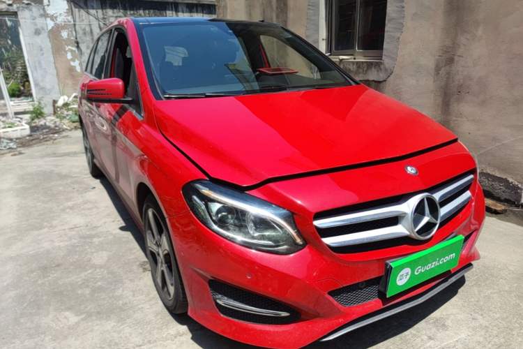 Used Mercedes-Benz B-Class 2015 B 200 Fashion Model Front Right 45 Deg