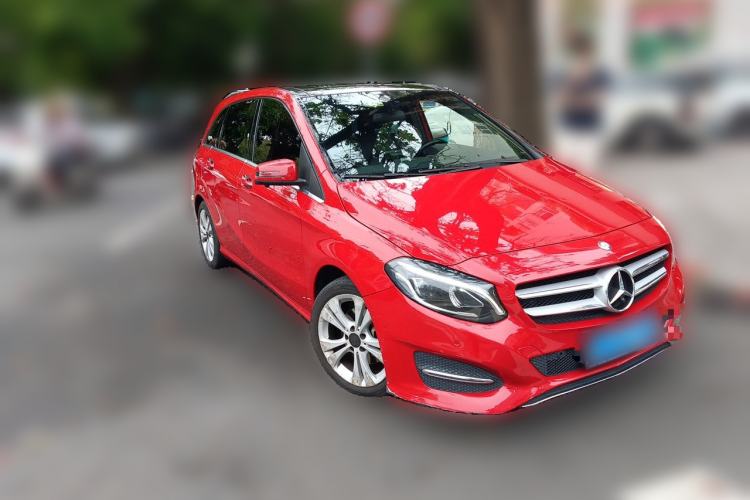 Used Mercedes-Benz B-Class 2015 B 200 Fashion Model Front Right 45 Deg