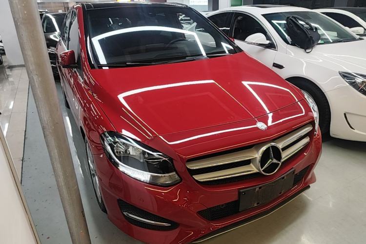 Used Mercedes-Benz B-Class 2015 B 200 Sport Edition Front Right 45 Deg