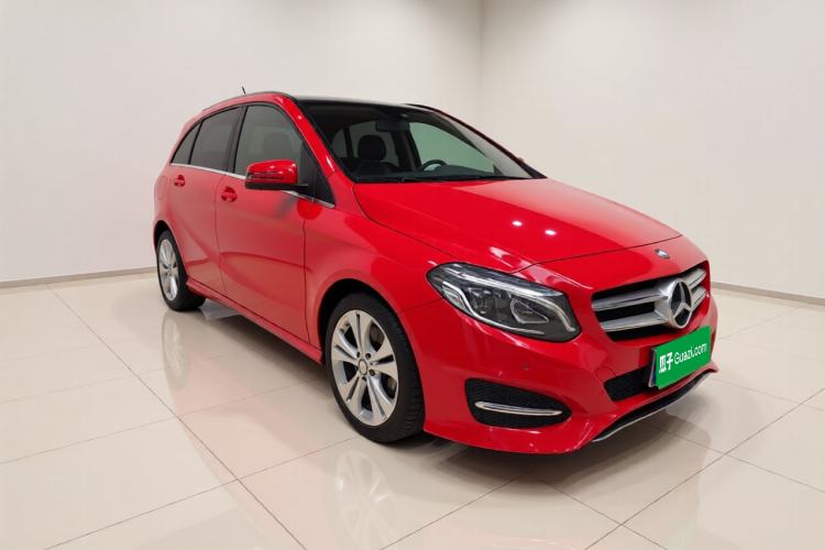 Used Mercedes-Benz B-Class 2015 B 200 Fashion Model Front Right 45 Deg