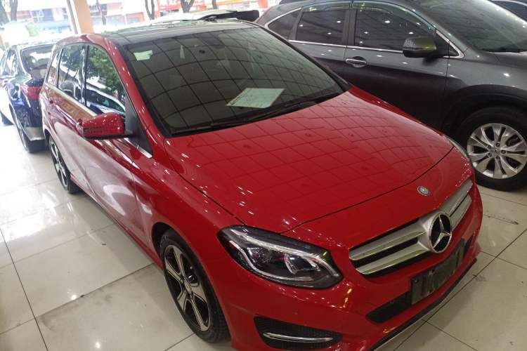 Used Mercedes-Benz B-Class 2015 B 200 Fashion Model Front Right 45 Deg