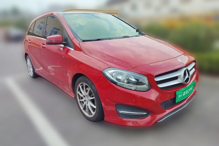 Used Mercedes-Benz B-Class 2015 B 200 Sport Edition Front Right 45 Deg