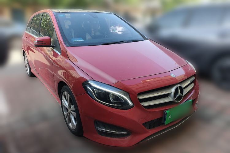 Used Mercedes-Benz B-Class 2015 B 200 Fashion Model Front Right 45 Deg