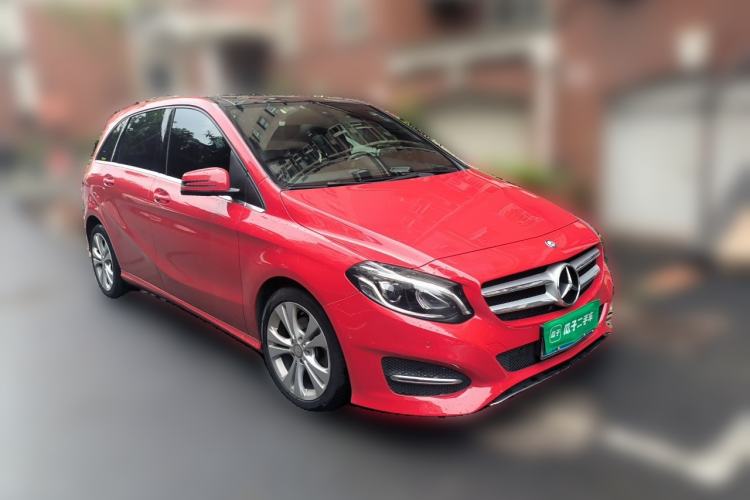 Used Mercedes-Benz B-Class 2015 B 200 Fashion Model Front Right 45 Deg