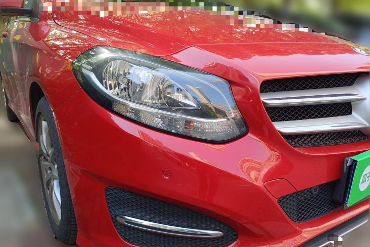 Used Mercedes-Benz B-Class 2015 B 200 Sport Edition Front Right 45 Deg