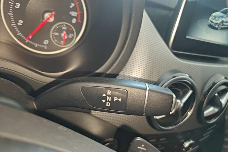 Used Mercedes-Benz B-Class 2015 B 200 Fashion Model Gear Lever