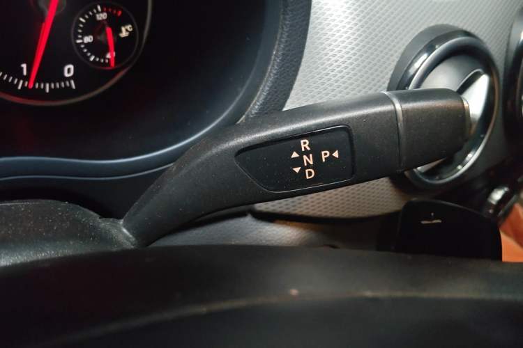 Used Mercedes-Benz B-Class 2015 B 200 Fashion Model Gear Lever