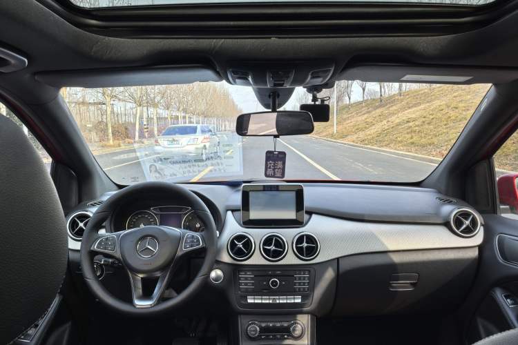 Used Mercedes-Benz B-Class 2015 B 200 Fashion Model Headliner