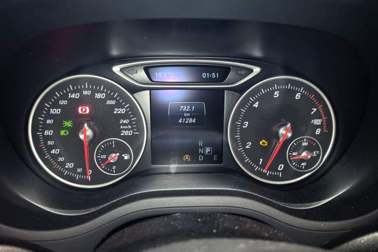 Used Mercedes-Benz B-Class 2015 B 200 Luxury Model Instrument Cluster