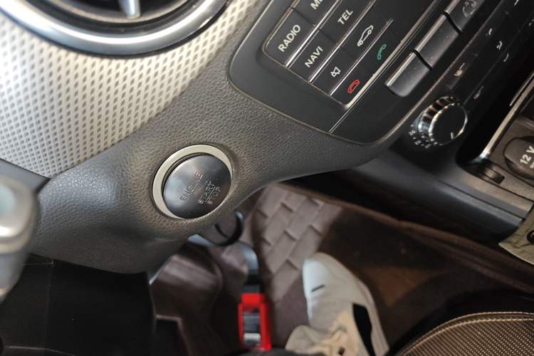 Used Mercedes-Benz B-Class 2015 B 200 Sport Edition Interior 1