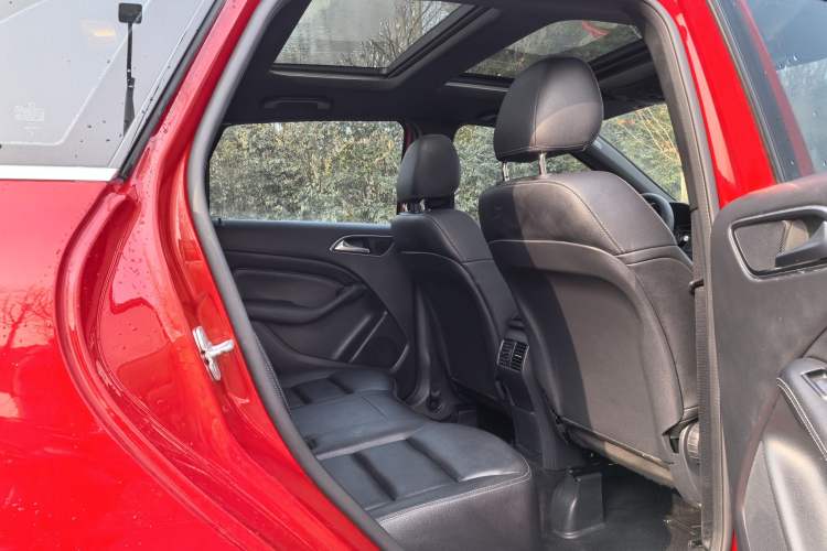 Used Mercedes-Benz B-Class 2015 B 200 Fashion Model Interior 11