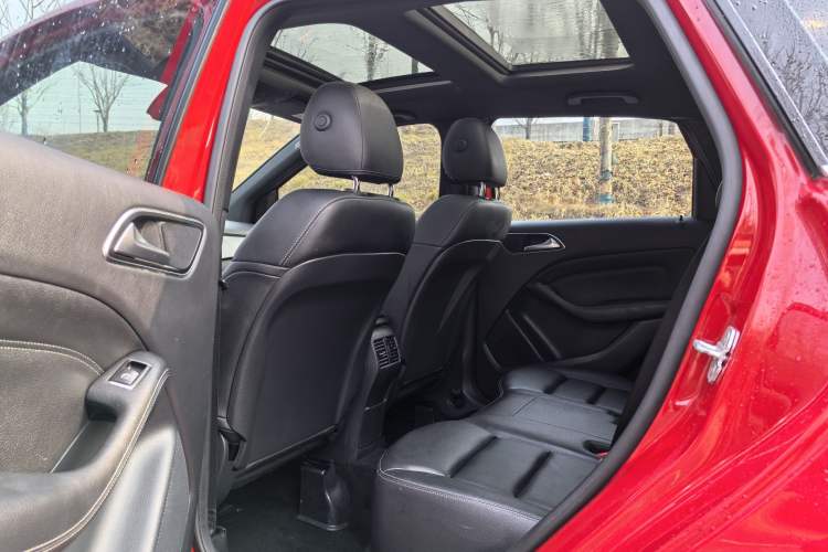 Used Mercedes-Benz B-Class 2015 B 200 Fashion Model Interior 4