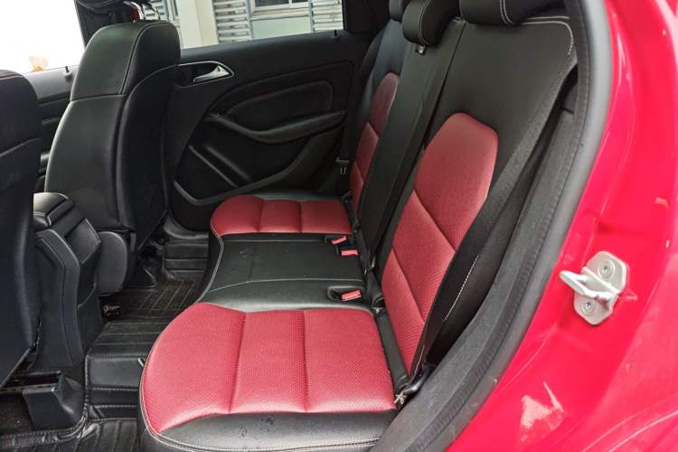 Used Mercedes-Benz B-Class 2015 B 200 Sport Edition Interior 4