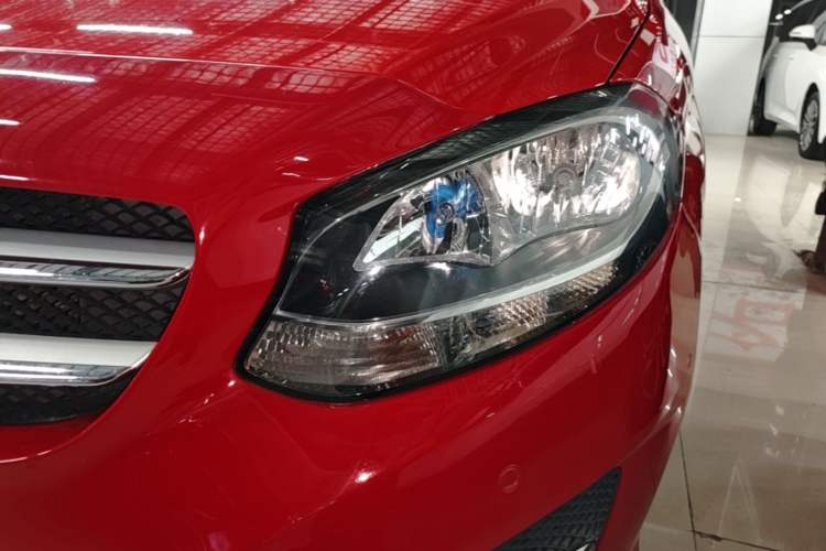 Used Mercedes-Benz B-Class 2015 B 200 Sport Edition Left Front Headlight