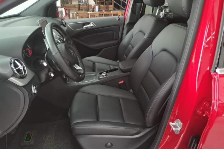 Used Mercedes-Benz B-Class 2015 B 200 Fashion Model Left Front Seat