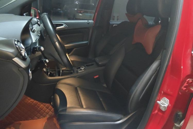 Used Mercedes-Benz B-Class 2015 B 200 Fashion Model Left Front Seat