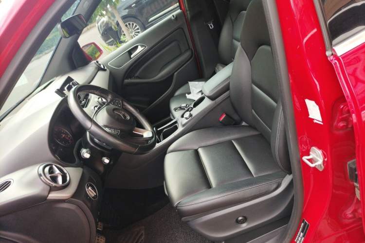 Used Mercedes-Benz B-Class 2015 B 200 Fashion Model Left Front Seat