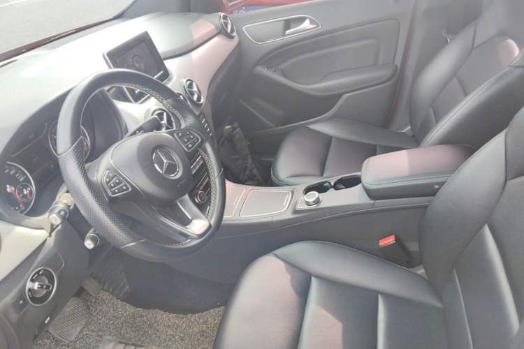 Used Mercedes-Benz B-Class 2015 B 200 Fashion Model Left Front Seat