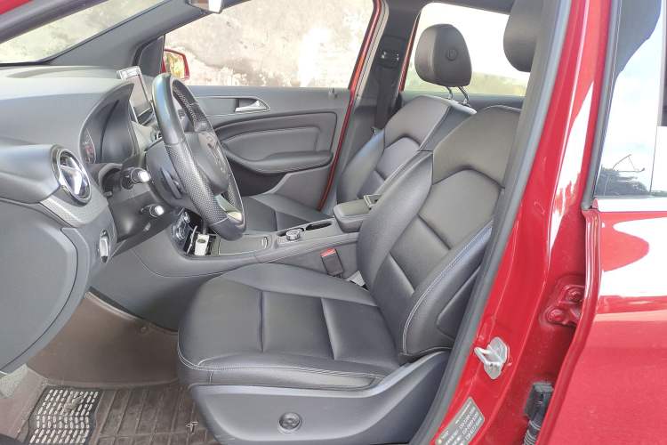 Used Mercedes-Benz B-Class 2015 B 200 Fashion Model Left Front Seat