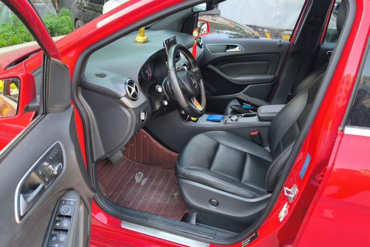 Used Mercedes-Benz B-Class 2015 B 200 Fashion Model Left Front Seat