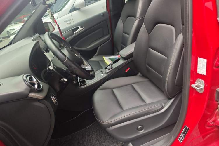 Used Mercedes-Benz B-Class 2015 B 200 Fashion Model Left Front Seat