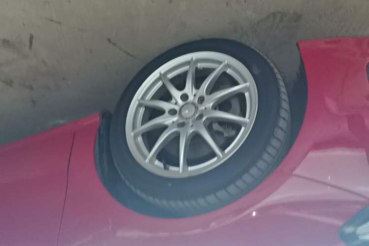 Used Mercedes-Benz B-Class 2015 B 200 Sport Edition Left Front Wheel Hub