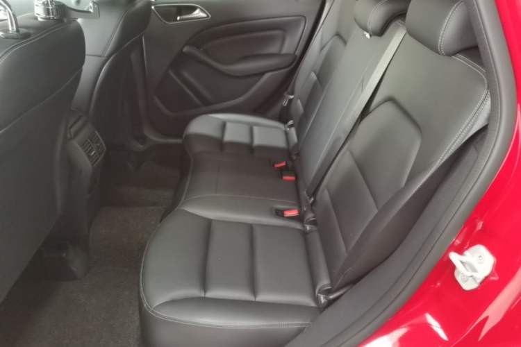Used Mercedes-Benz B-Class 2015 B 200 Fashion Model Left Rear Seat