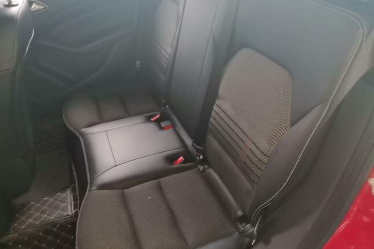 Used Mercedes-Benz B-Class 2015 B 200 Sport Edition Left Rear Seat