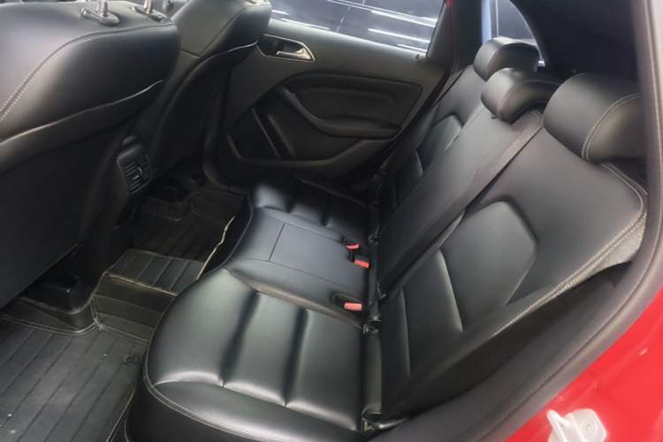 Used Mercedes-Benz B-Class 2015 B 200 Fashion Model Left Rear Seat