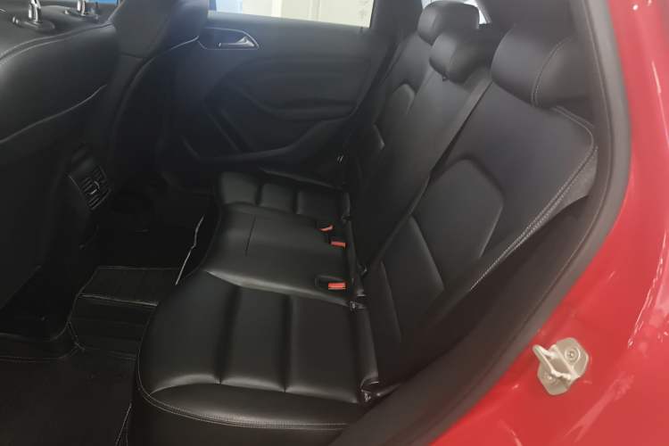 Used Mercedes-Benz B-Class 2015 B 200 Fashion Model Left Rear Seat