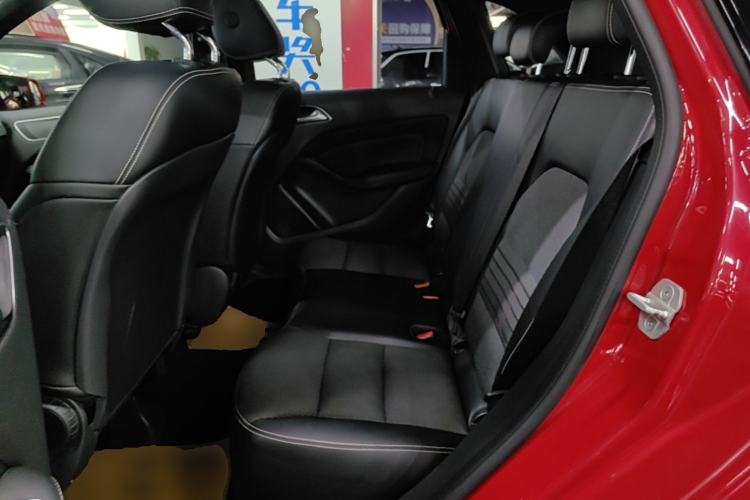 Used Mercedes-Benz B-Class 2015 B 200 Sport Edition Left Rear Seat