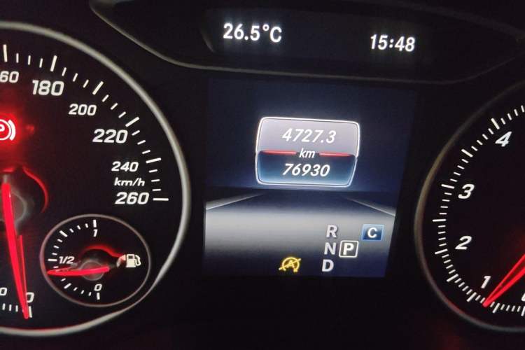 Used Mercedes-Benz B-Class 2015 B 200 Fashion Model Odometer Close Up