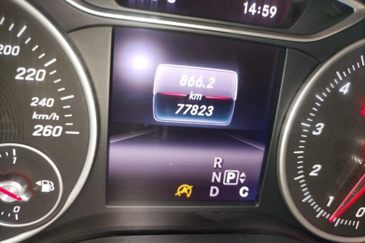 Used Mercedes-Benz B-Class 2015 B 200 Fashion Model Odometer Close Up