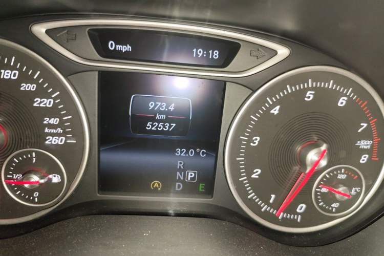 Used Mercedes-Benz B-Class 2015 B 200 Fashion Model Odometer Close Up