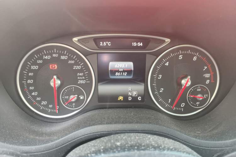 Used Mercedes-Benz B-Class 2015 B 200 Fashion Model Odometer Close Up