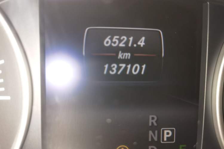 Used Mercedes-Benz B-Class 2015 B 200 Sport Edition Odometer Close Up