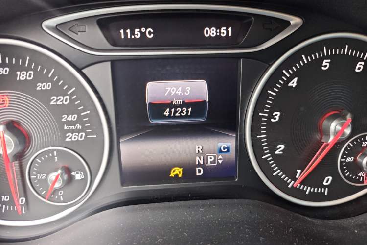 Used Mercedes-Benz B-Class 2015 B 200 Sport Edition Odometer Close Up