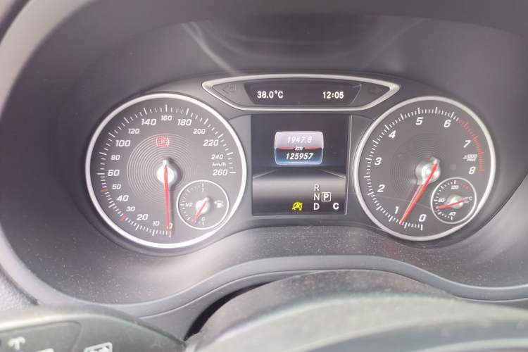 Used Mercedes-Benz B-Class 2015 B 200 Sport Edition Odometer Close Up