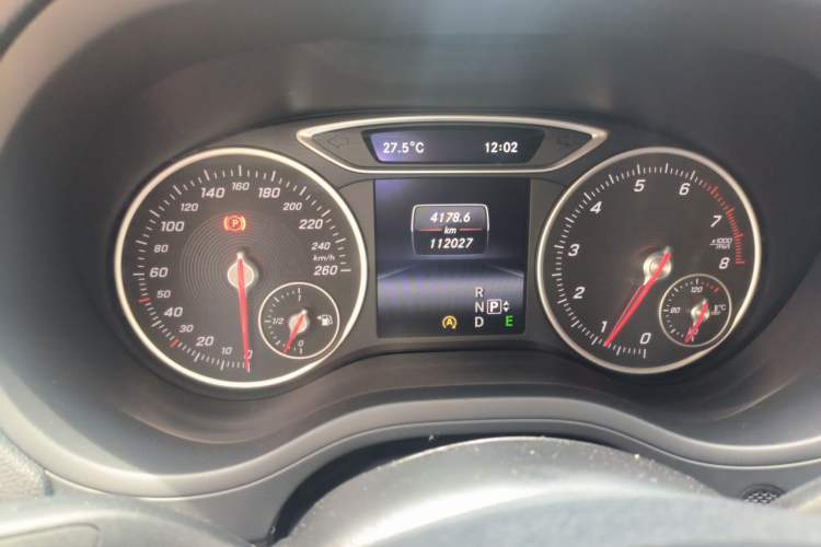 Used Mercedes-Benz B-Class 2015 B 200 Fashion Model Odometer Close Up