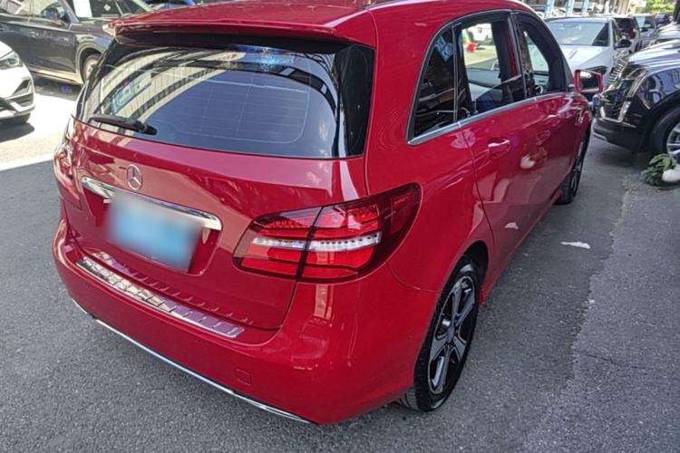Used Mercedes-Benz B-Class 2015 B 200 Fashion Model Rear Right 45 Deg