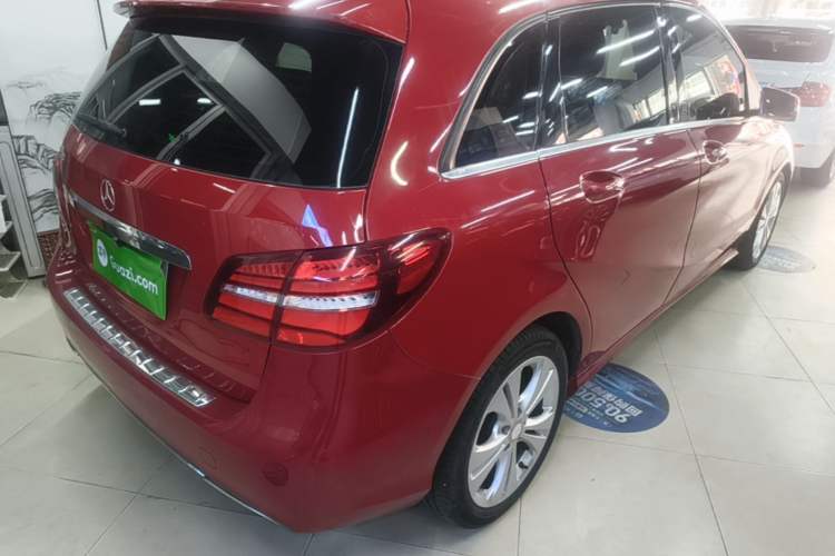 Used Mercedes-Benz B-Class 2015 B 200 Fashion Model Rear Right 45 Deg