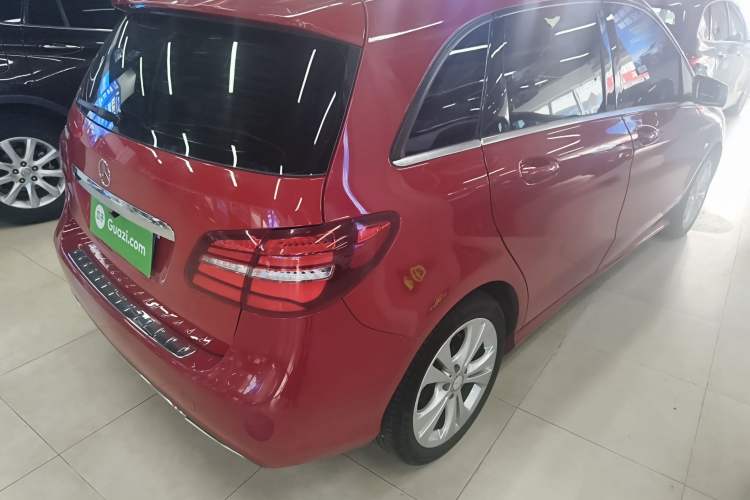 Used Mercedes-Benz B-Class 2015 B 200 Fashion Model Rear Right 45 Deg