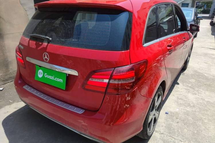 Used Mercedes-Benz B-Class 2015 B 200 Fashion Model Rear Right 45 Deg