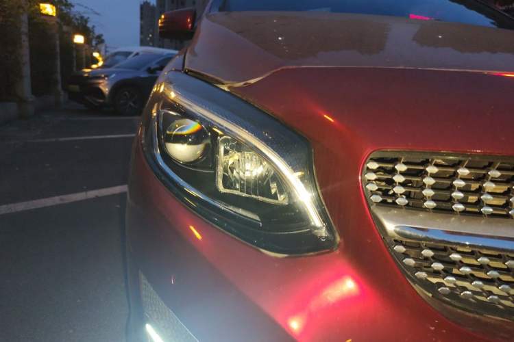 Used Mercedes-Benz B-Class 2015 B 200 Fashion Model Right Front Headlight