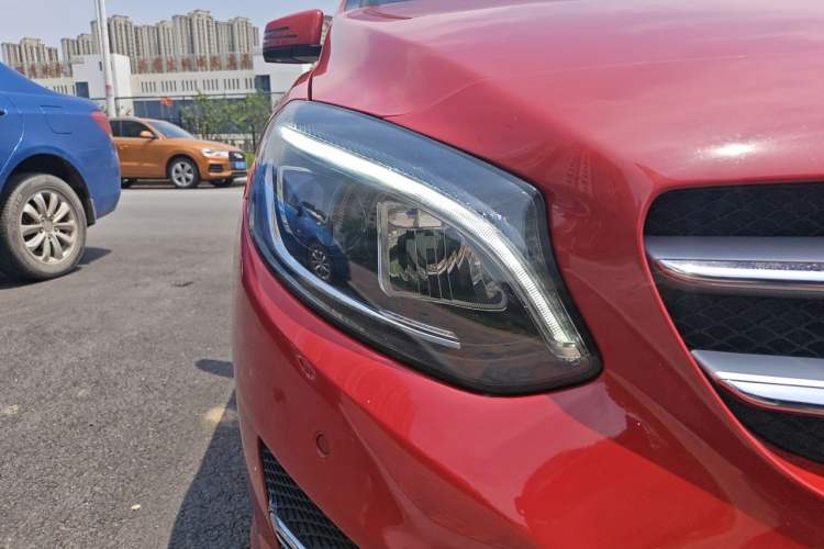 Used Mercedes-Benz B-Class 2015 B 200 Fashion Model Right Front Headlight