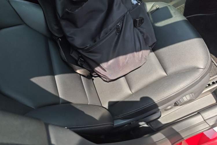 Used Mercedes-Benz B-Class 2015 B 200 Luxury Model Right Front Seat