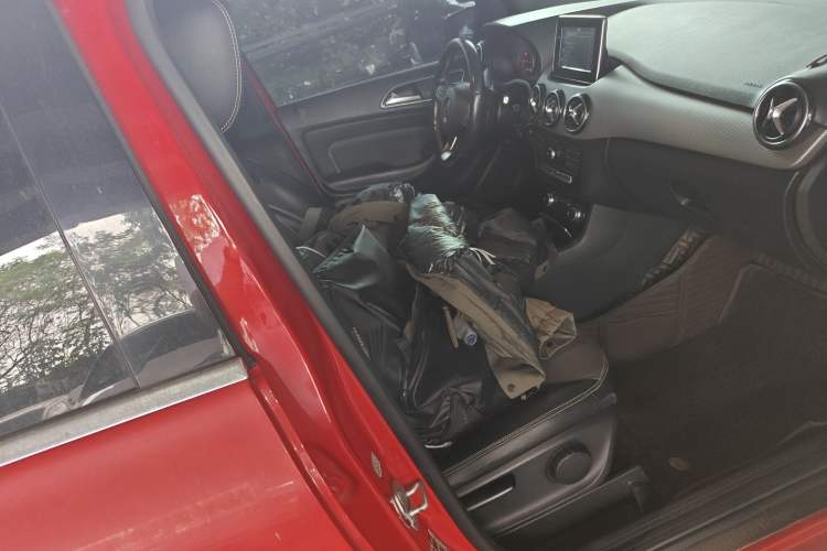 Used Mercedes-Benz B-Class 2015 B 200 Sport Edition Right Front Seat