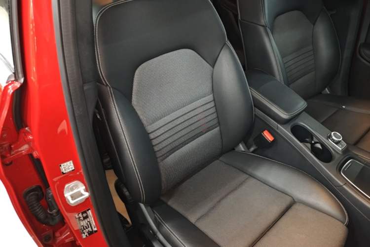 Used Mercedes-Benz B-Class 2015 B 200 Sport Edition Right Front Seat