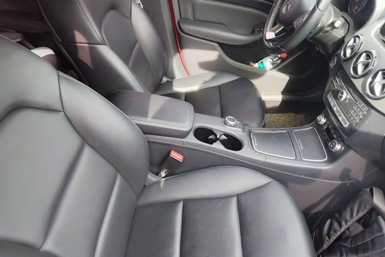 Used Mercedes-Benz B-Class 2015 B 200 Fashion Model Right Front Seat