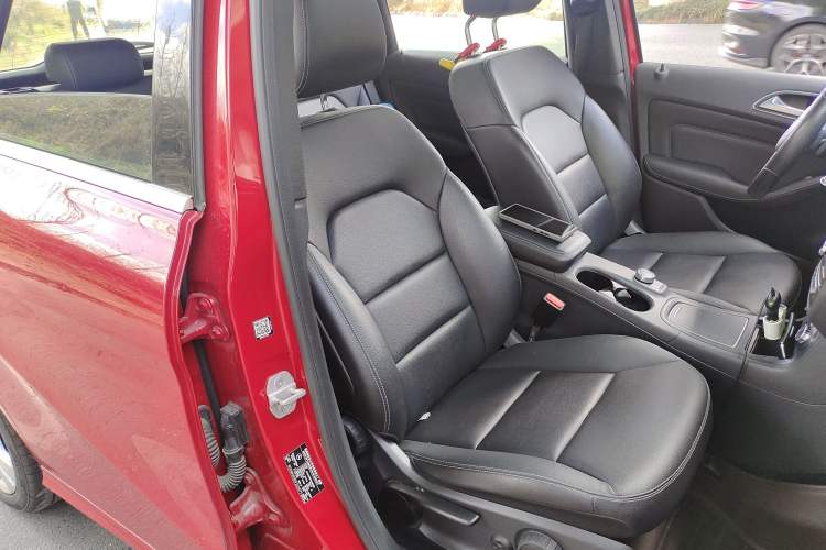 Used Mercedes-Benz B-Class 2015 B 200 Fashion Model Right Front Seat